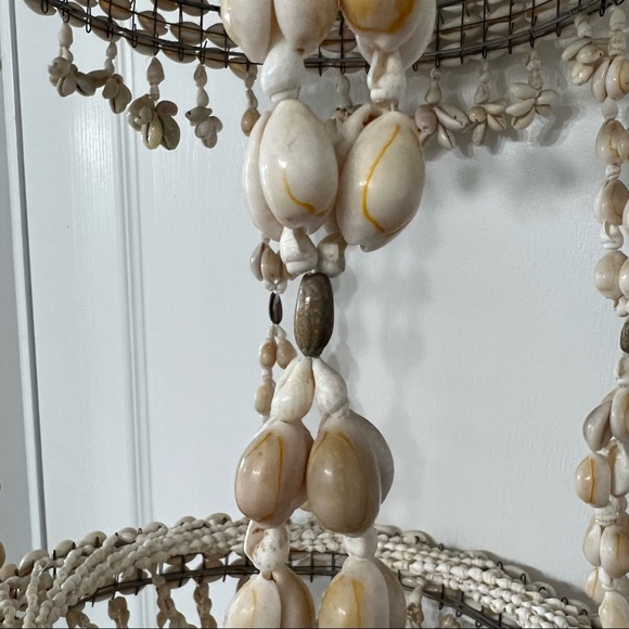 Vintage 70s Cowrie Sea Shell Hanging Macrame Plant Holder 26” Long. - Picture 7 of 9
